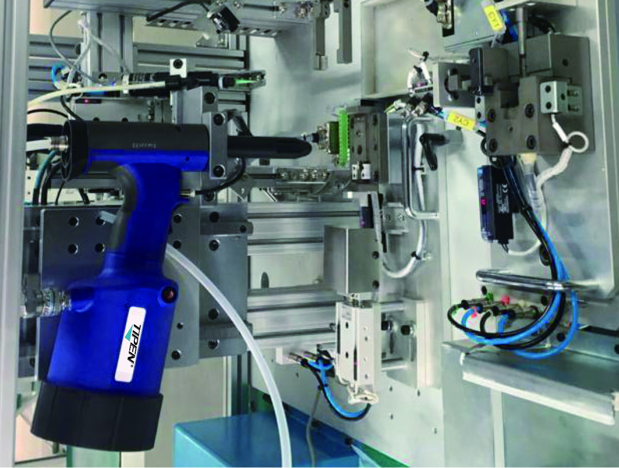 全自動鉚（mǎo）接機