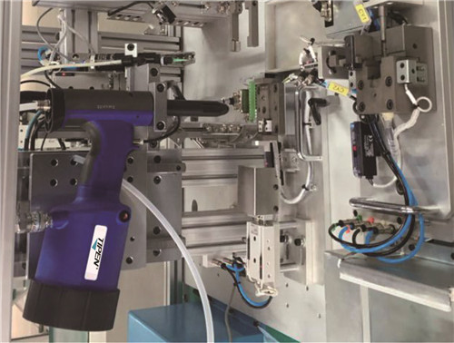 日本亚洲精品久久蜜臀全自動鉚釘機圖（tú）片